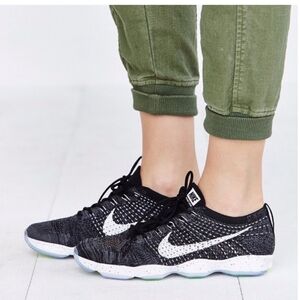 Nike Fly Knit Zoom Athletic Shoes Black White Stretchy Lightweight  Sz 10